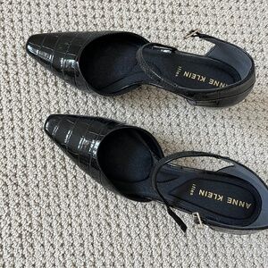 Anne Klein heels, faux leather snakeskin look, size 8.5, worn once